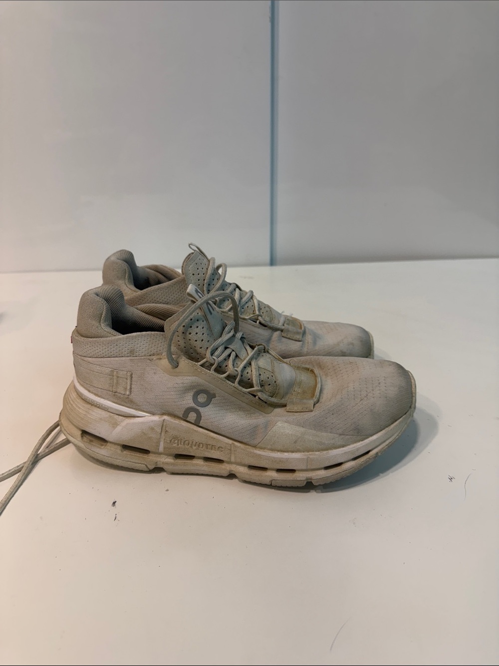 Used On Running Cloud Athletic Shoes women’s size 6.5 dirty Onclouds